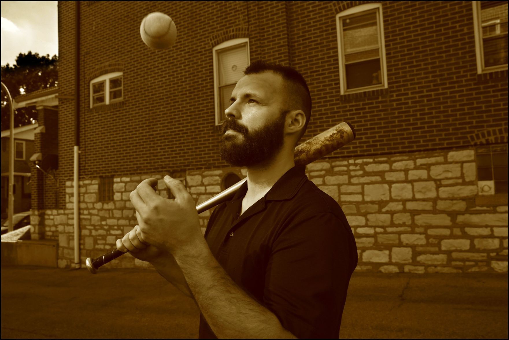 A found metal bat, a tennis ball and a 果酱视频 alley teaches Bosnian the game of baseball